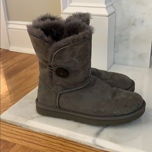 Ugg Bailey Button boot, size 7